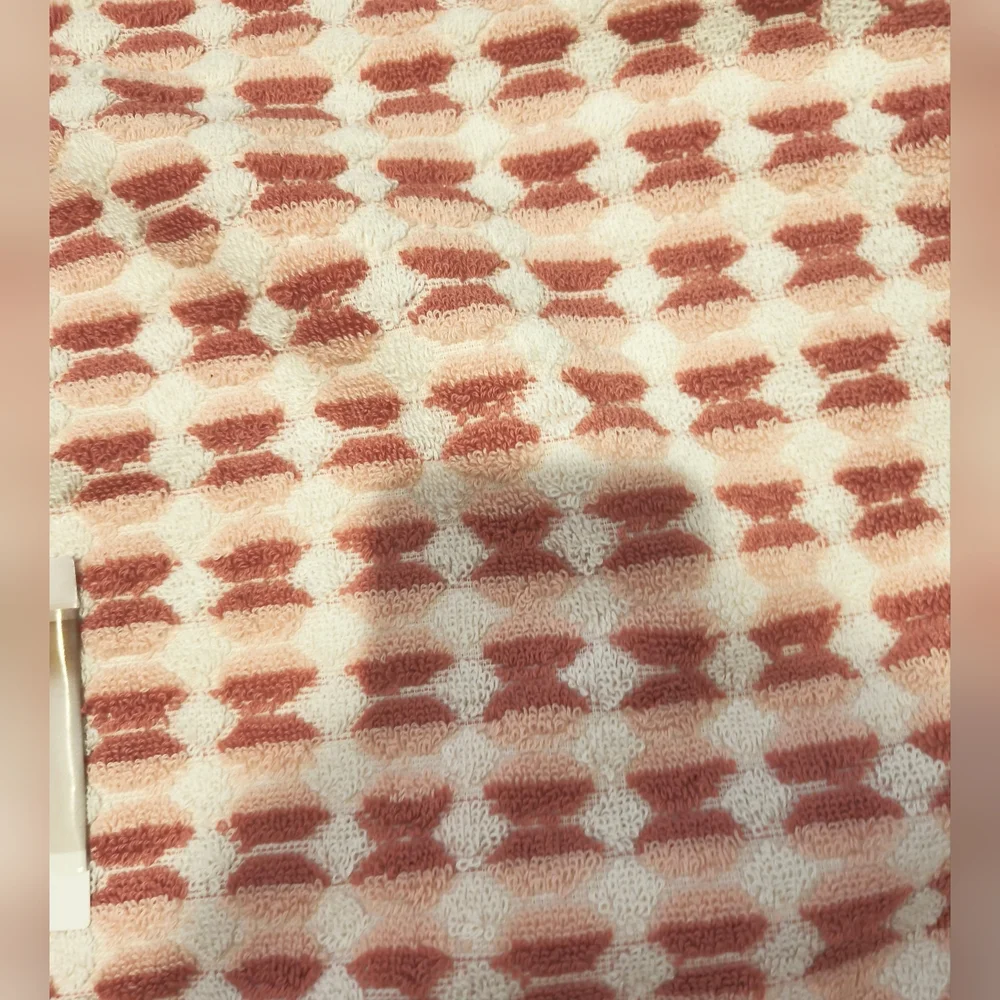 New! Striped Bath Towel 30” W x 58” L 100% Cotton Yarn Red Color 600 GSM NWT NIB
